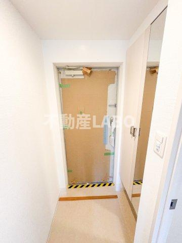 メゾンドボヌール弁天町の玄関
