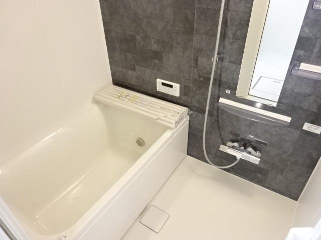 Ｕｒｂａｎ Ｃｒｏｓｓ Ｗｈｉｔｅ Ｗａｔｅｒ　春日の浴室|バス