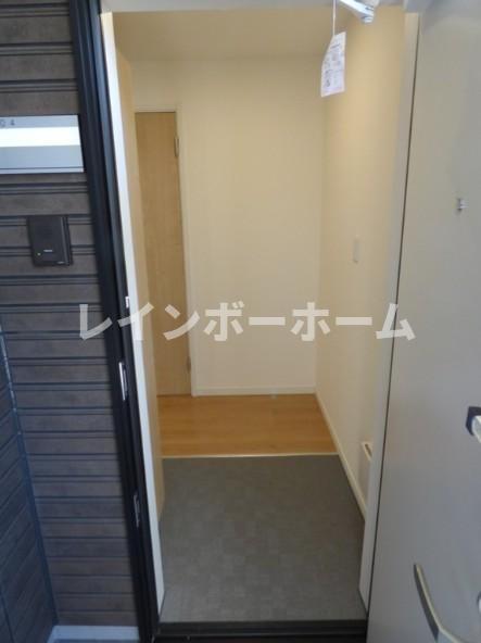 グリシーナ柏の玄関|収納もある玄関です