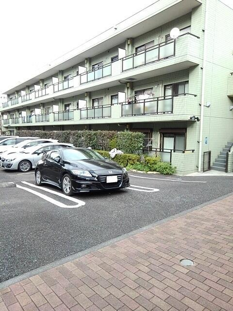 川崎市麻生区高石４丁目のアパートの駐車場