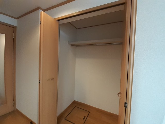 川崎市麻生区高石４丁目のアパートの収納