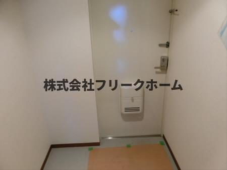 コーポレート連雀1号棟の玄関