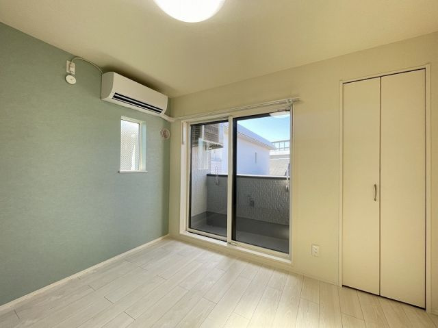 福岡市早良区野芥２丁目のアパートの居間・リビング