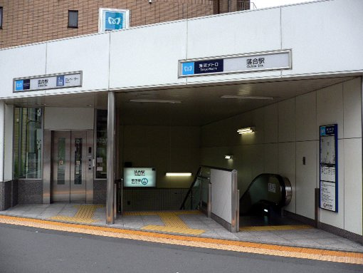 スカイコート新宿第７の周辺