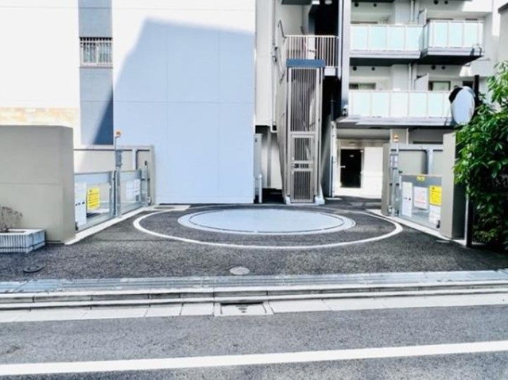 【駐車場】