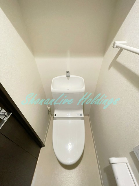 藤沢市藤沢の賃貸マンションのトイレ|清潔感のあるトイレです