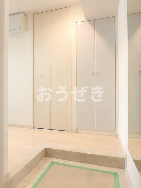 グランド・ガーラ横濱山下町の玄関|人感センサー照明付玄関！