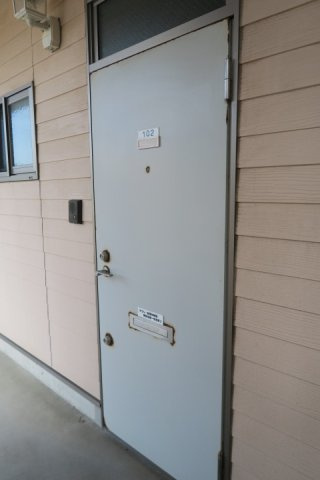 コーポオタテ C棟の玄関