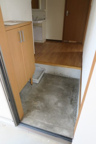 コーポオタテ C棟の玄関