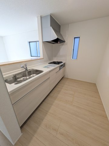 平塩　限定2棟！ ご案内も即日ご対応可能☆　新築建売住宅のキッチン|◆キッチンの写真です◆　目の前にリビングが広がる対面キッチンを採用、キッチンからリビング全体を見渡せる子育て中のご家族にも嬉しい造りです！
