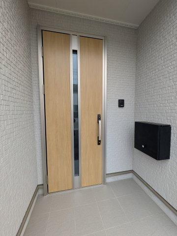 平塩　限定2棟！ ご案内も即日ご対応可能☆　新築建売住宅の玄関|■玄関の写真です■□■　
お洒落な玄関はお客様からも喜んでいただけそうですね！！