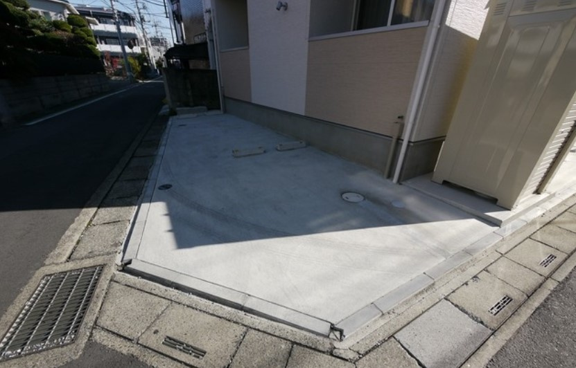 ＲＥＧＡＬＥＳＴ　谷塚の駐車場