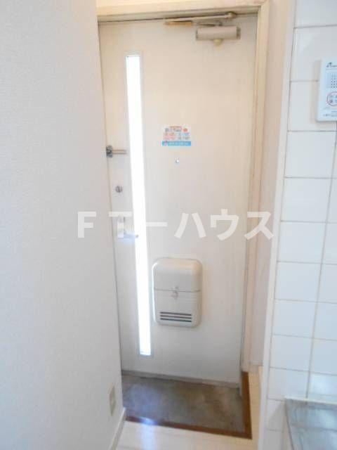 ホイザー鷹之台の玄関