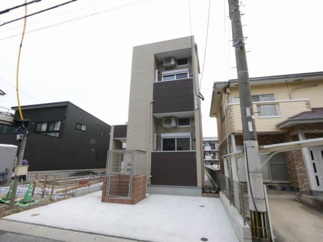 福岡市東区和白３丁目のアパートのエントランス