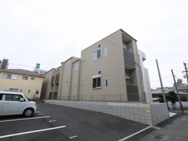 福岡市東区和白３丁目のアパートの外観