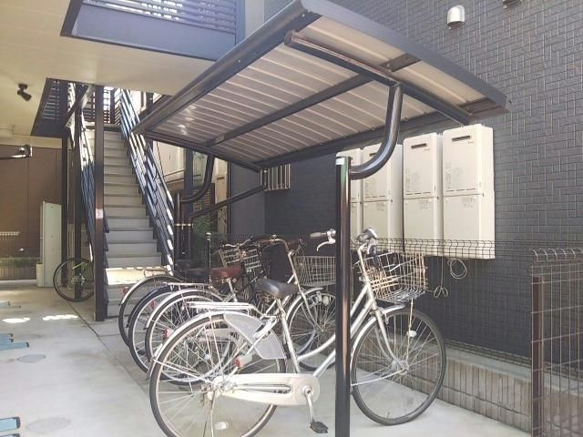 レオネクストアーカイブⅢのエントランス