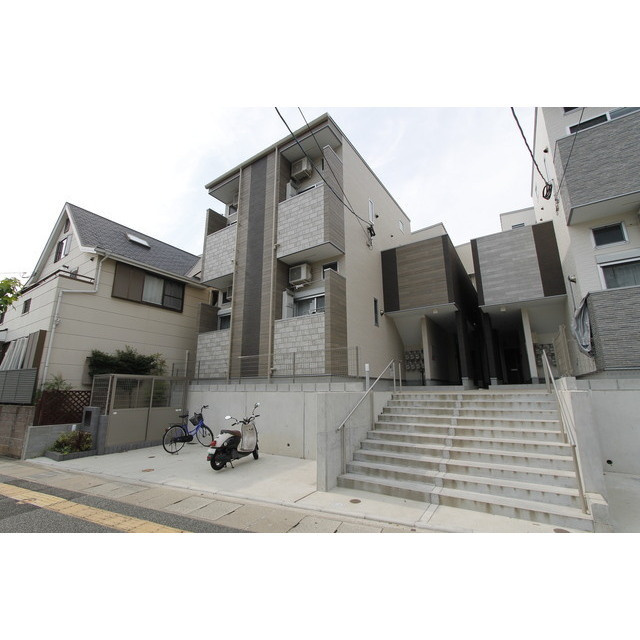 福岡市城南区梅林２丁目のアパートの庭