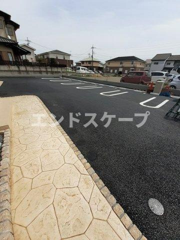 メゾン・フィオーレの駐車場|高崎、前橋のお部屋探しはエンドスケープまで！お客様の理想お聞かせ下さい♪