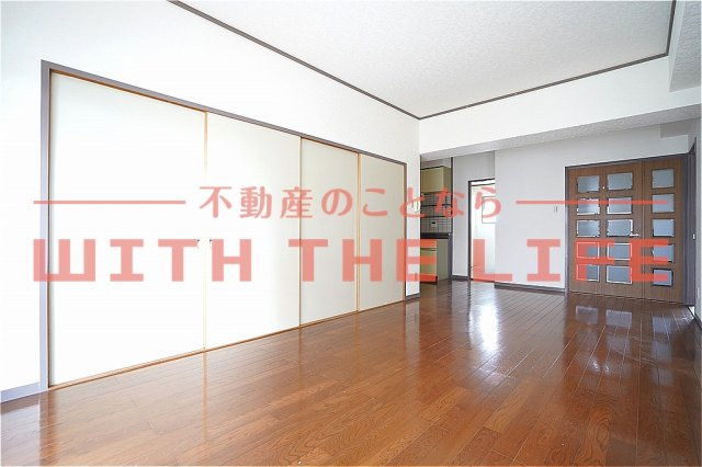 ラパスマンション諏訪野【キャッシュバック対象物件】の居間・リビング|ゆったりとした居間です※現状優先