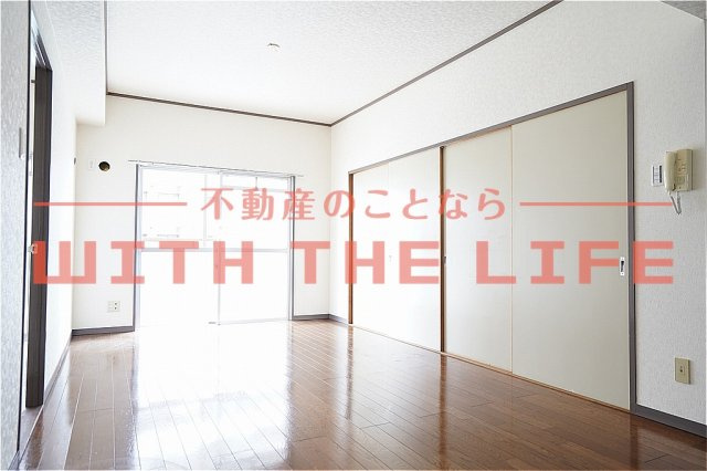 ラパスマンション諏訪野【キャッシュバック対象物件】の居間・リビング|居間です※現状優先