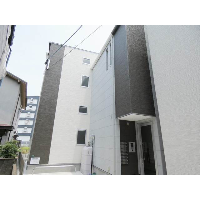 福岡市東区原田２丁目のアパートの外観