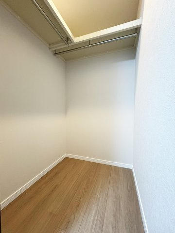 エンゼルハイムリバーサイド高槻の収納|納戸（4.1帖）内のクローゼットです。