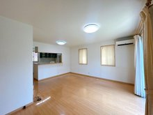 【居間・リビング】 | 上津台３丁目　中古戸建