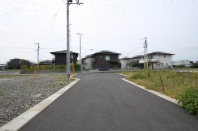 香南市野市町西野　建築条件付き　売土地　Ｆ-5区画（全37区画）の前面道路含む現地写真|【一方】北側　
