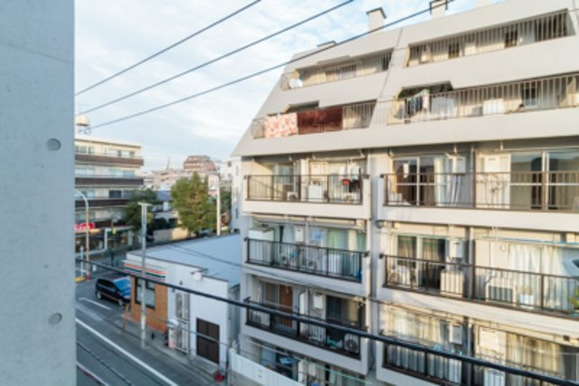 ラペルラ世田谷赤堤のバルコニー|※写真は同タイプ住戸です。