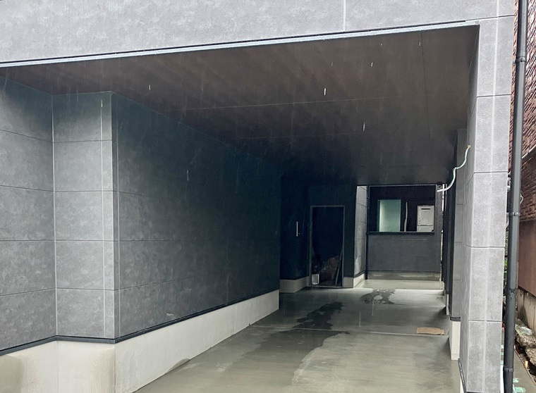 第一アパートのエントランス|建物の内部です