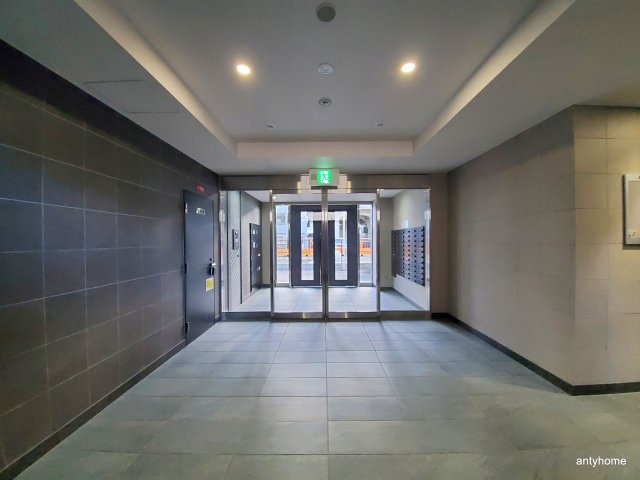 エストゥルースプラスサウス大阪　仲介手数料無料のロビー