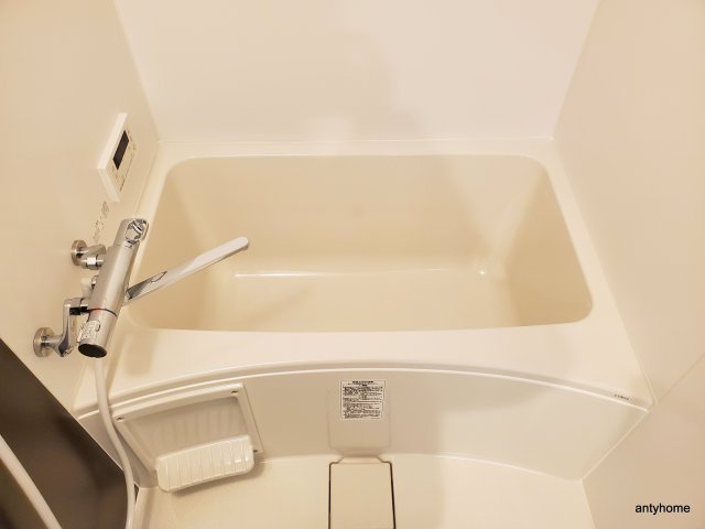 エストゥルースプラスサウス大阪　仲介手数料無料の浴室