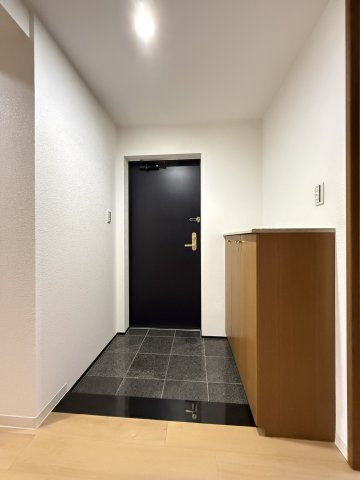 平岡フォレストタウンファミールハイツ2番館の玄関