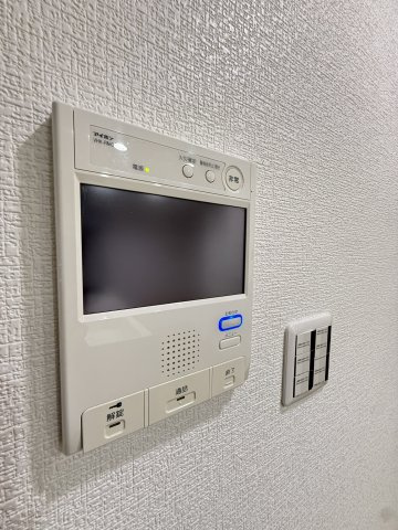 平岡フォレストタウンファミールハイツ2番館の防犯設備|モニター付きインターフォン完備！