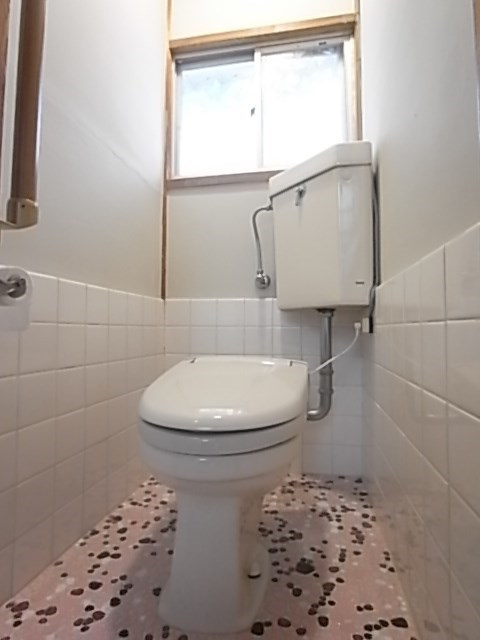 鈴蘭台北町戸建のトイレ