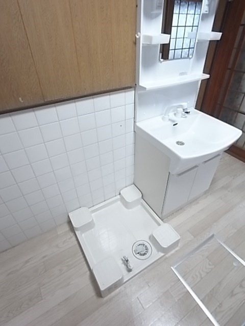 鈴蘭台北町戸建の洗面所