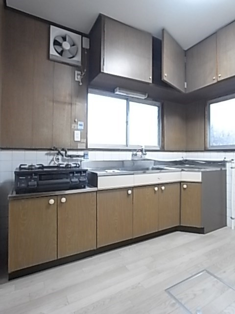 鈴蘭台北町戸建のキッチン