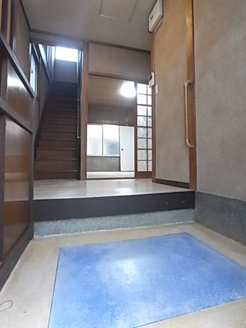鈴蘭台北町戸建のロビー