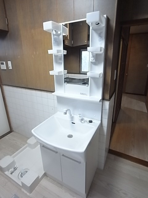 鈴蘭台北町戸建の洗面所