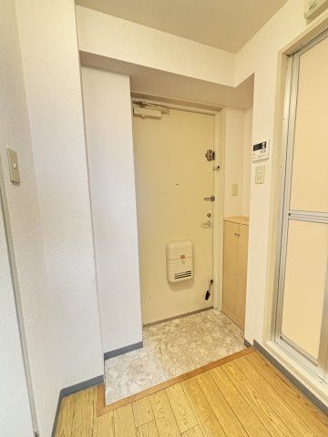 灘南ビルの玄関