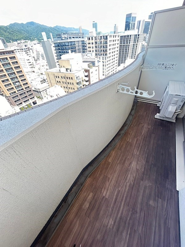 セレニテ神戸元町のバルコニー