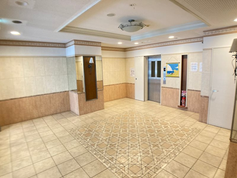 エスリード南森町駅前のロビー
