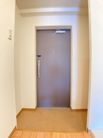 エスリード南森町駅前の玄関