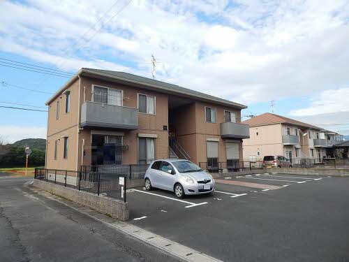 鞍手郡小竹町大字赤地のアパートの外観