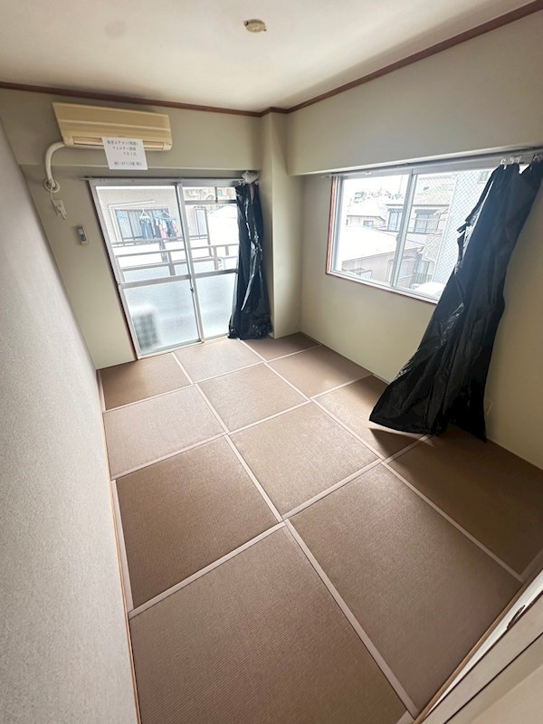 白い小さなマンション六甲の和室
