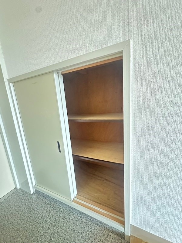 白い小さなマンション六甲の収納