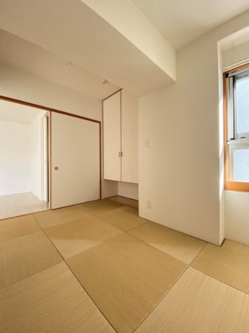 レジディア西新の和室