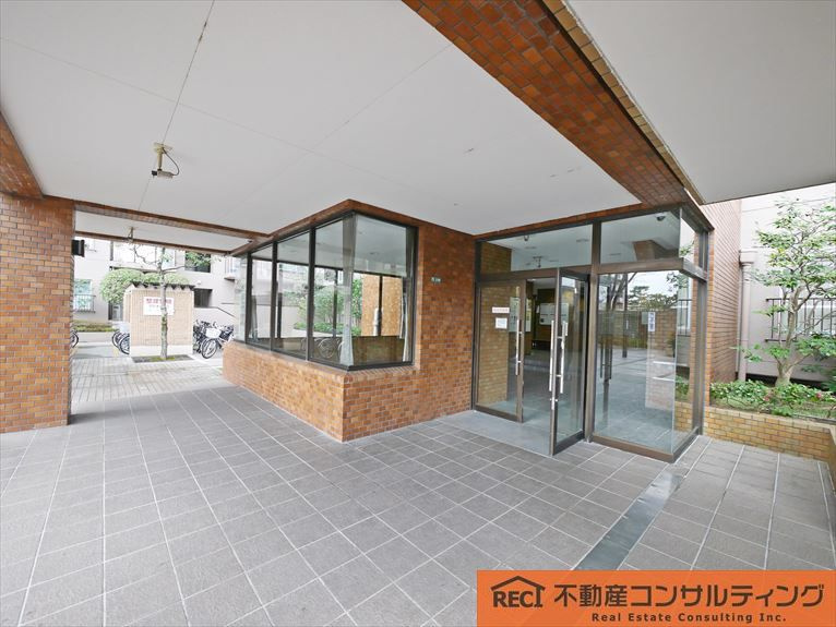 ベルヴェデールイトーピア武庫川の玄関