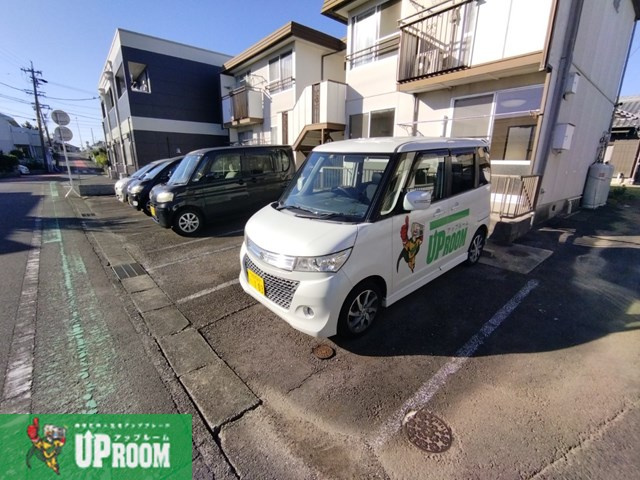 コーポ国正の駐車場