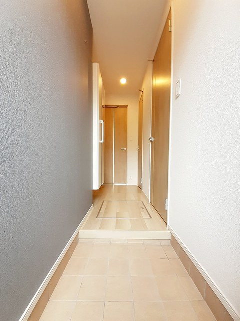 クラウンSTの玄関|収納もある玄関です